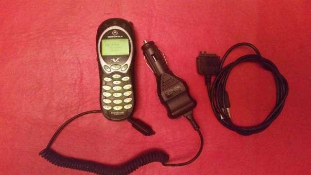Motorola V 120 Con Cargador De Auto Y Cable Datos Motorola V 120 Con Cargador De Auto Y Cable Datos